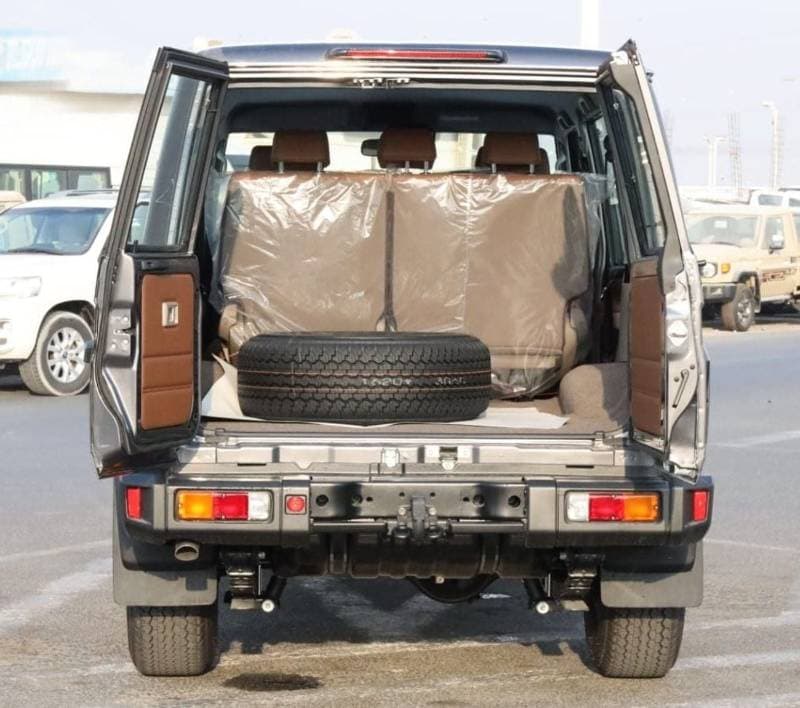 2026 Toyota Land Cruiser 70 LC76 HT VXR thumbnail 6