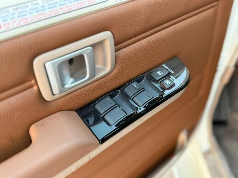 2025 Toyota Land Cruiser 70 thumbnail 5