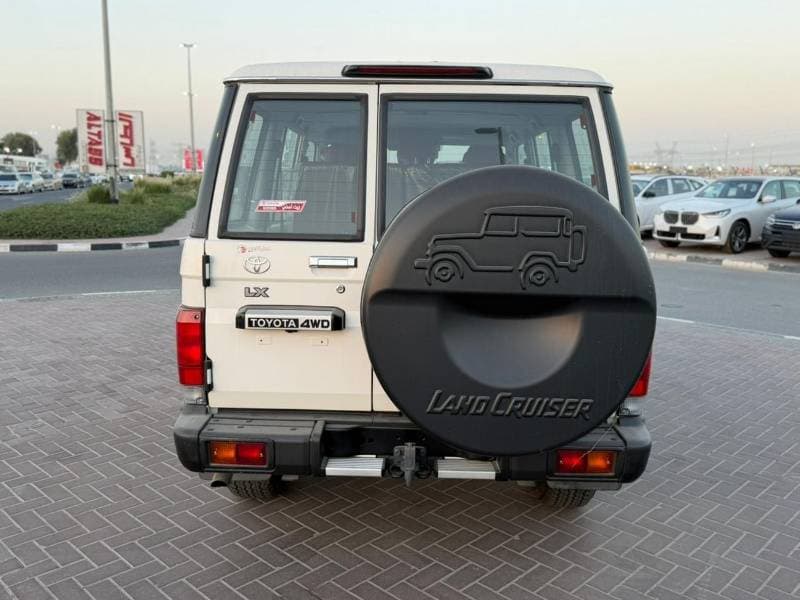 2025 Toyota Land Cruiser 70 thumbnail 6