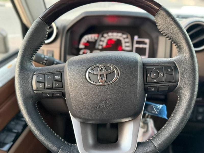 2025 Toyota Land Cruiser 70 thumbnail 8