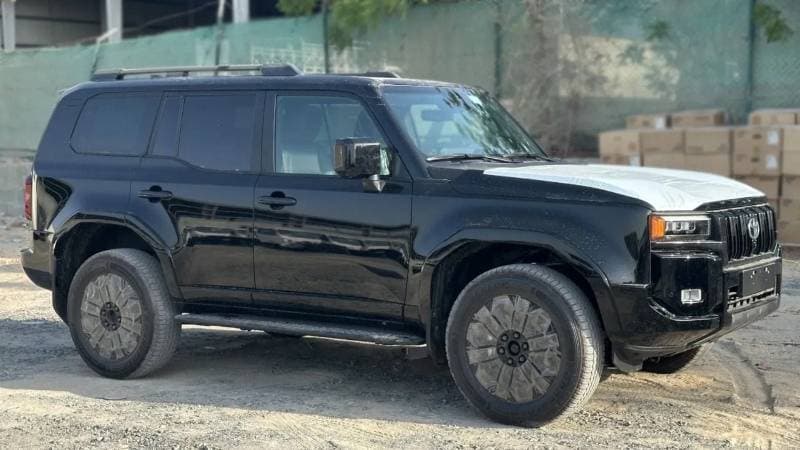 2025 Toyota Prado VXR thumbnail 2