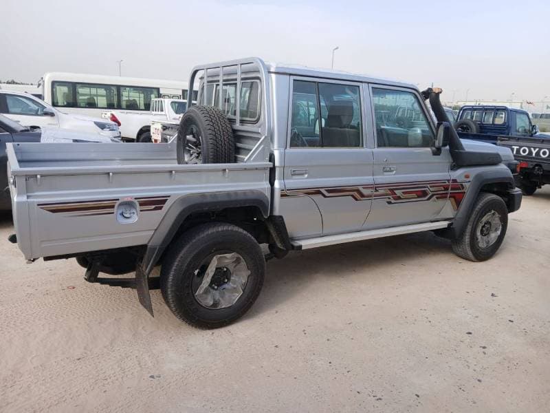 2025 Toyota Land Cruiser Pick Up thumbnail 2