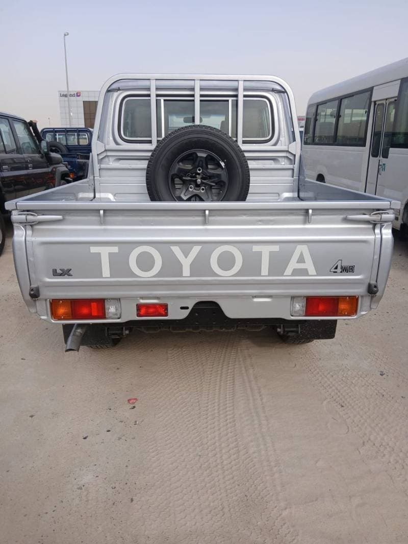 2025 Toyota Land Cruiser Pick Up thumbnail 3