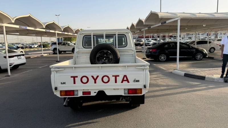 2026 Toyota Land Cruiser Pick Up thumbnail 4