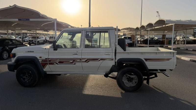 2026 Toyota Land Cruiser Pick Up thumbnail 6