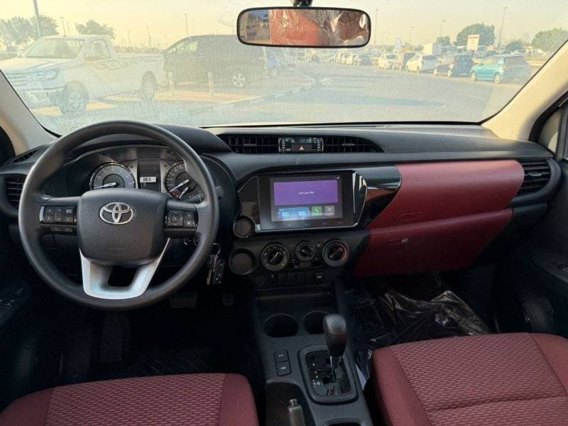 2025 Toyota Hilux GLX thumbnail 8