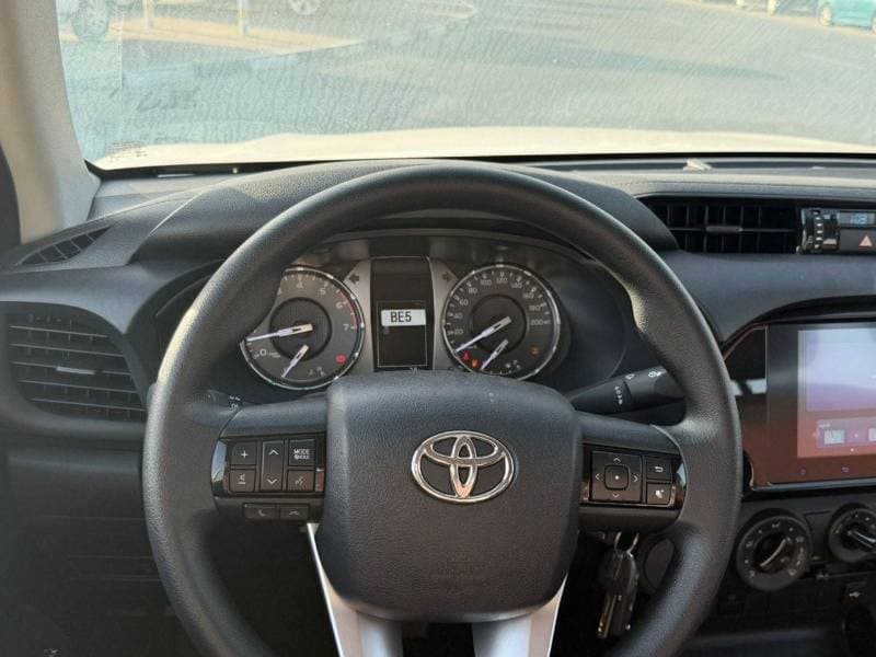 2025 Toyota Hilux GLX thumbnail 7