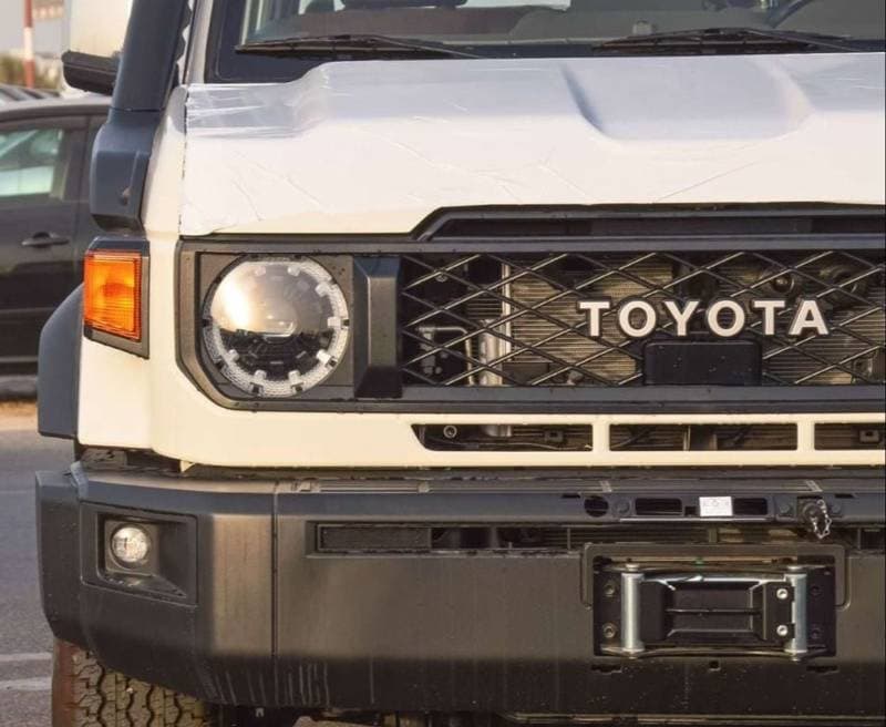 2025 Toyota Land Cruiser S DLX thumbnail 2