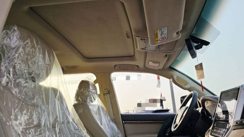 2016 Toyota Land Cruiser GXR thumbnail 6