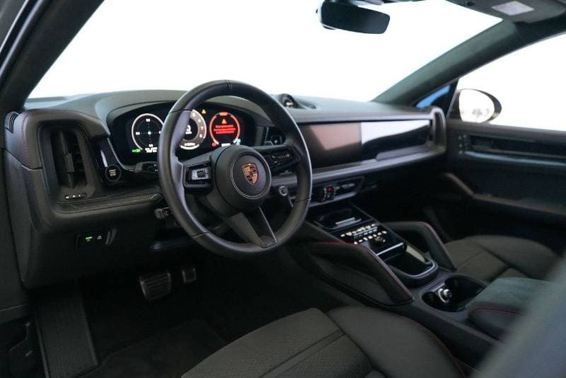 2025 Porsche Cayenne GTS thumbnail 7