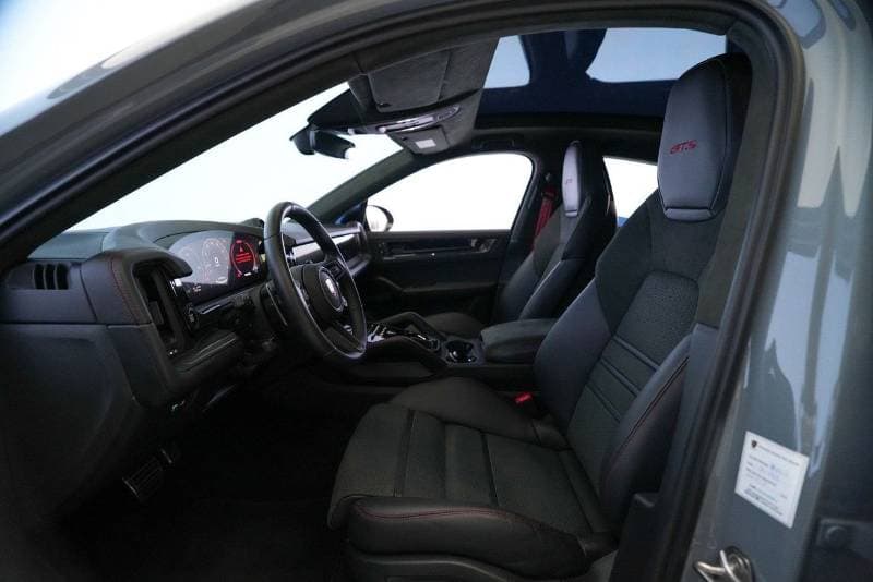 2025 Porsche Cayenne GTS thumbnail 8