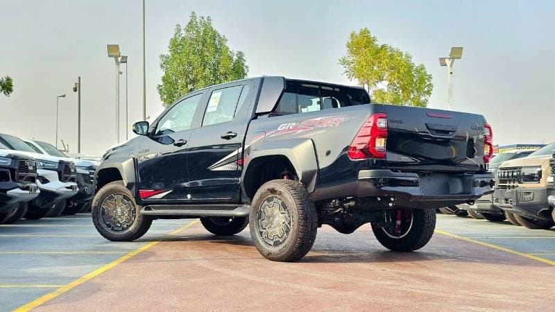 2026 Toyota Hilux GR SPORT thumbnail 3