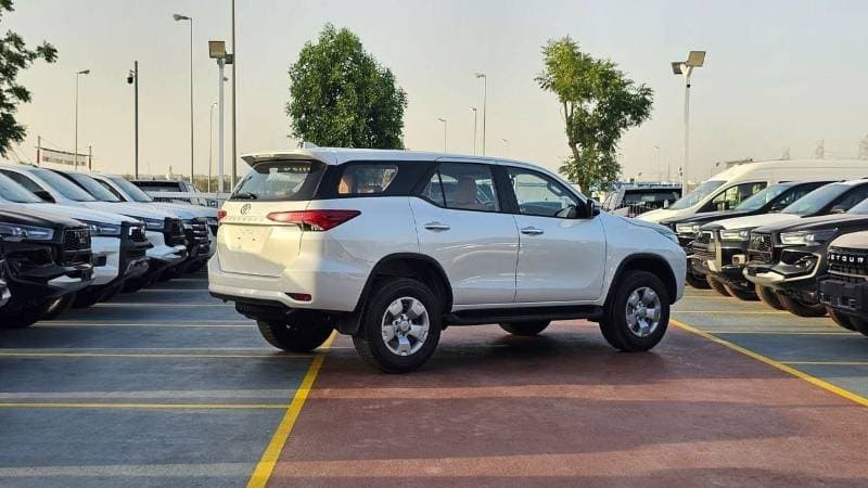 2026 Toyota Fortuner 2.4 DIESEL E 4WD AT 2026/2026 thumbnail 5
