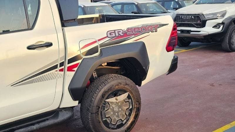 2026 Toyota Hilux GR SPORT thumbnail 8