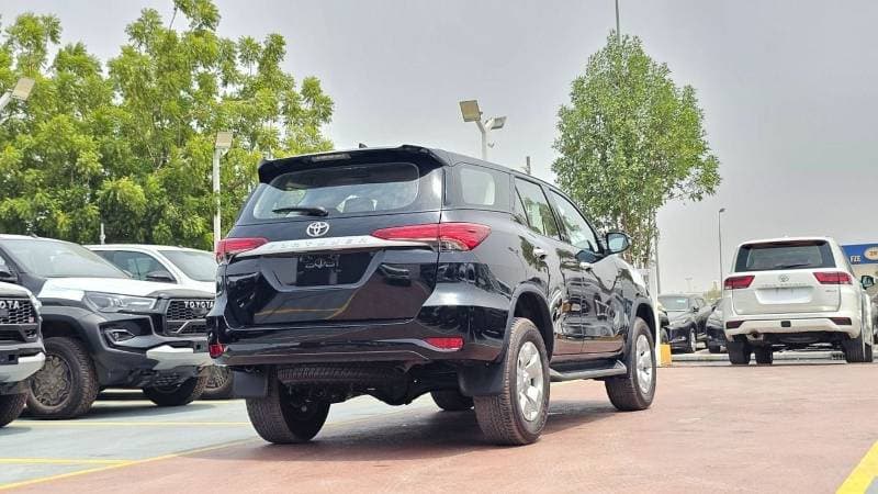2026 Toyota Fortuner SR5 thumbnail 5