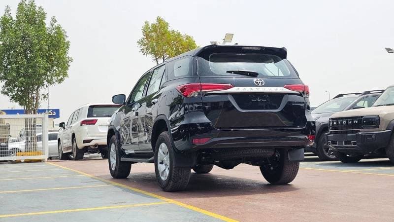 2026 Toyota Fortuner SR5 thumbnail 6