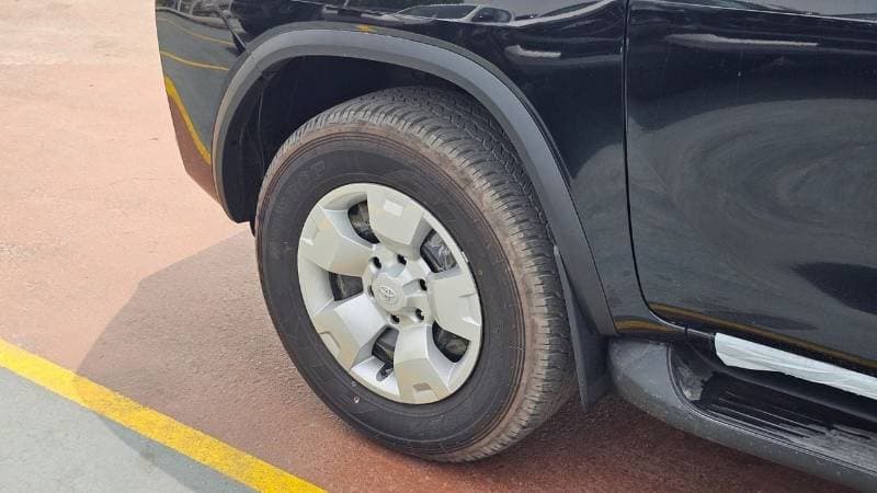 2026 Toyota Fortuner SR5 thumbnail 7