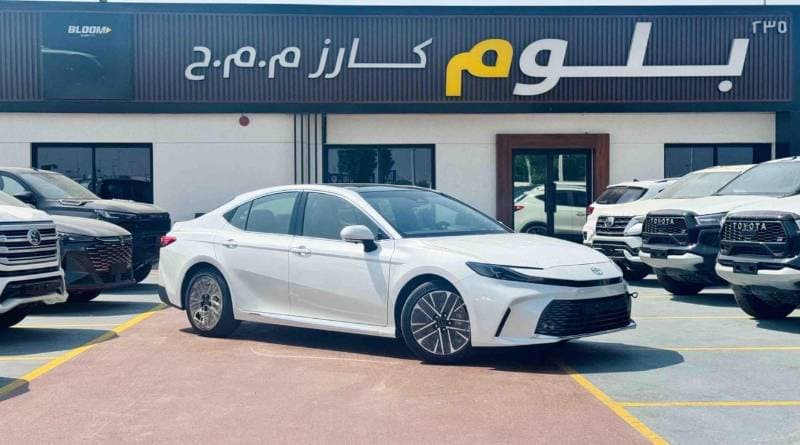 2026 Toyota Camry LIMITED HEV thumbnail 3