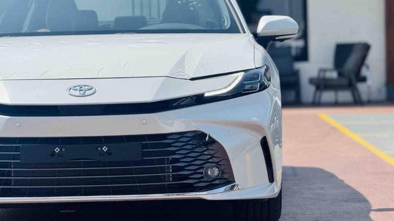 2026 Toyota Camry LIMITED HEV thumbnail 7