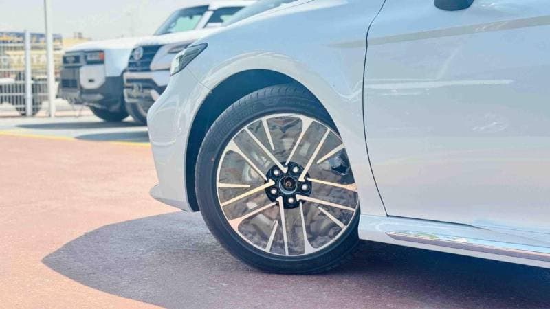 2026 Toyota Camry LIMITED HEV thumbnail 8