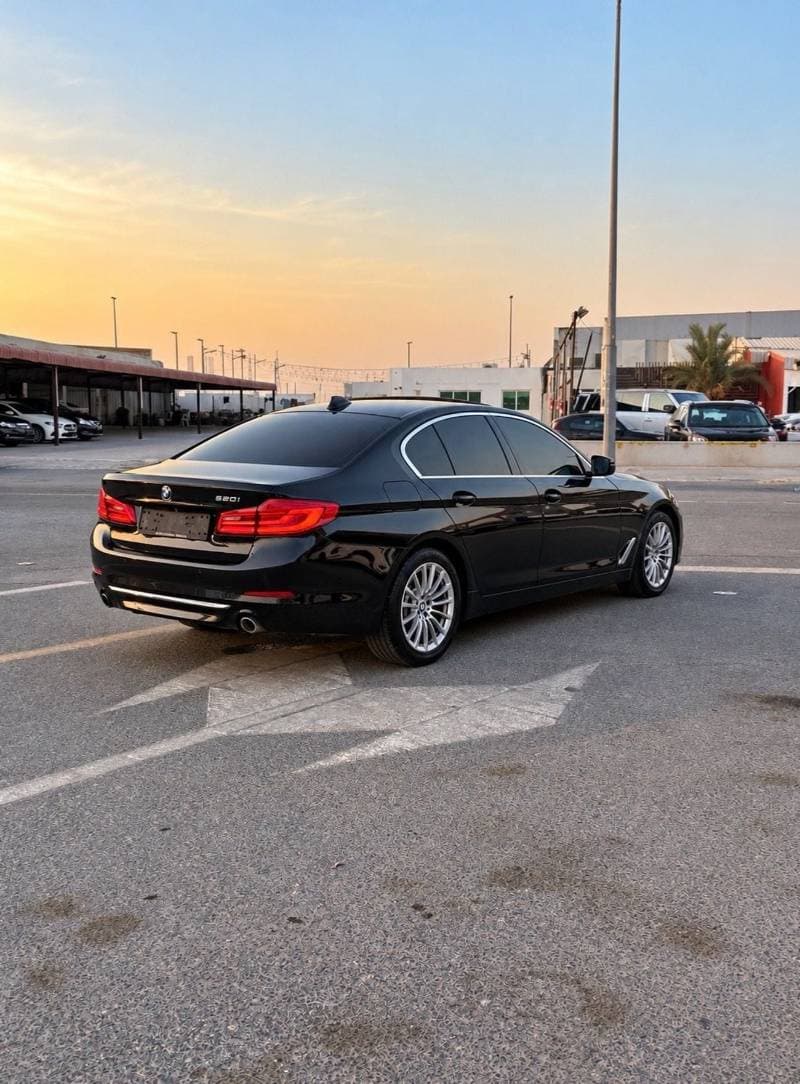 2019 BMW 520i EXECUTIVE thumbnail 4