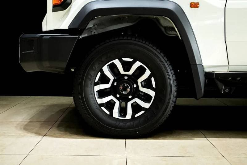 2026 Toyota Land Cruiser 70 thumbnail 6