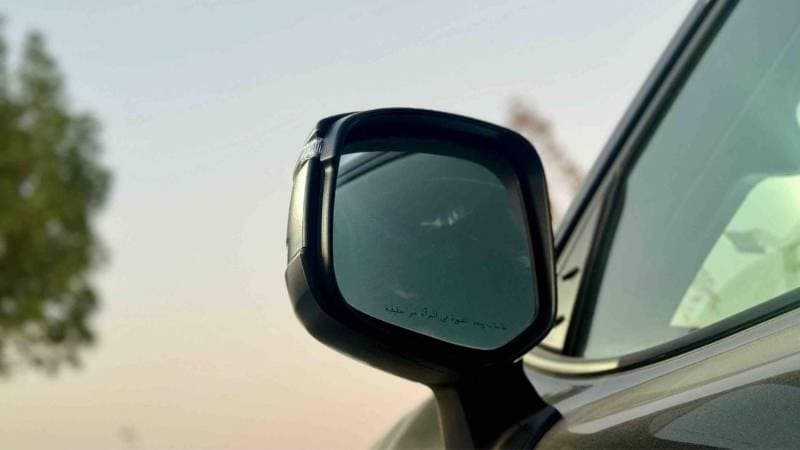 2025 Toyota Land Cruiser GXR thumbnail 5