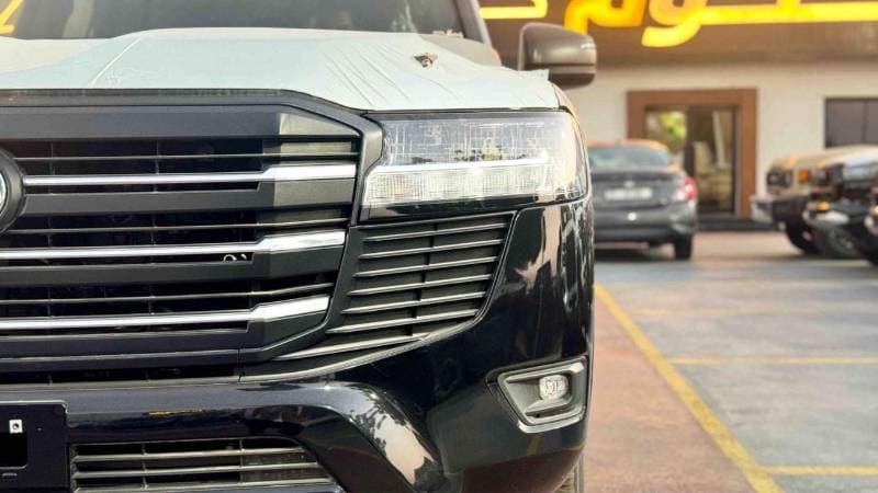 2025 Toyota Land Cruiser GXR thumbnail 6