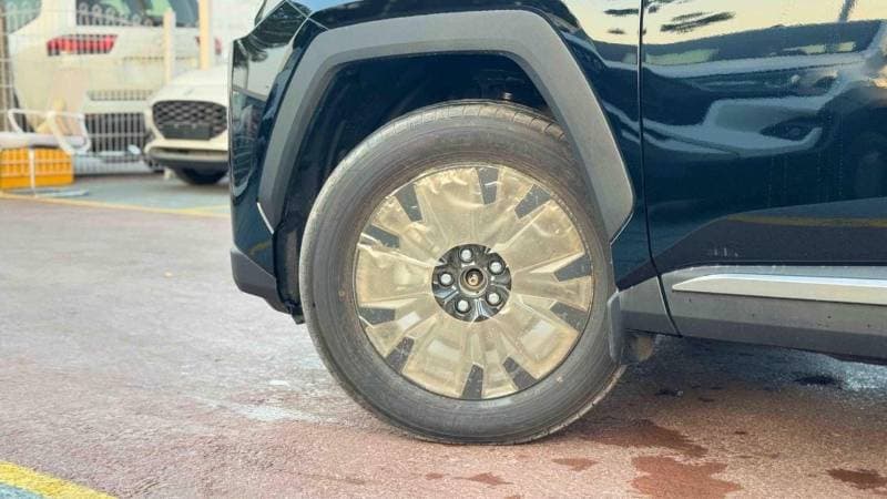 2026 Toyota RAV4 XLE thumbnail 8