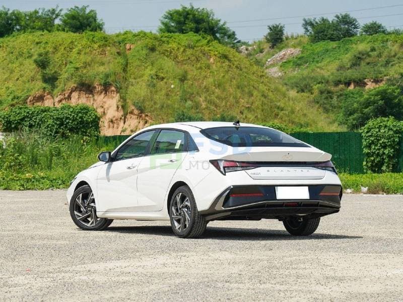 2025 Hyundai Elantra SMART thumbnail 4