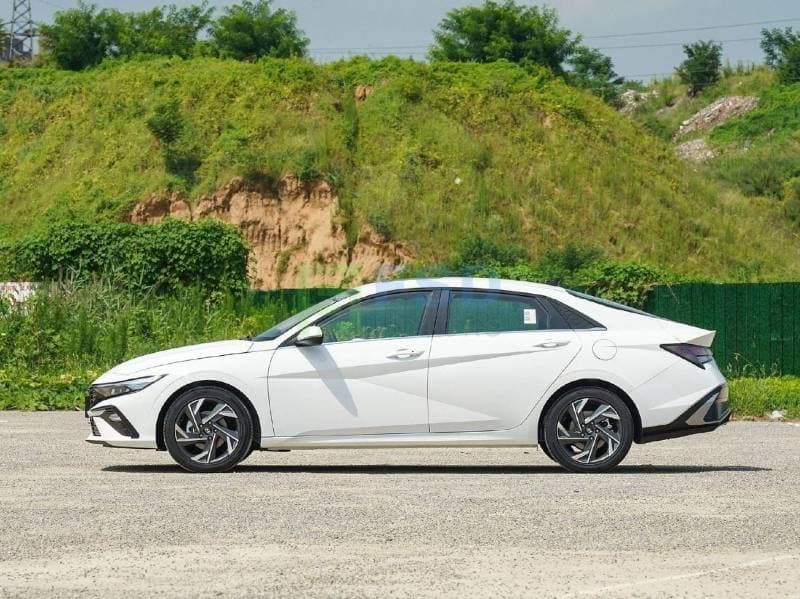 2025 Hyundai Elantra SMART thumbnail 5