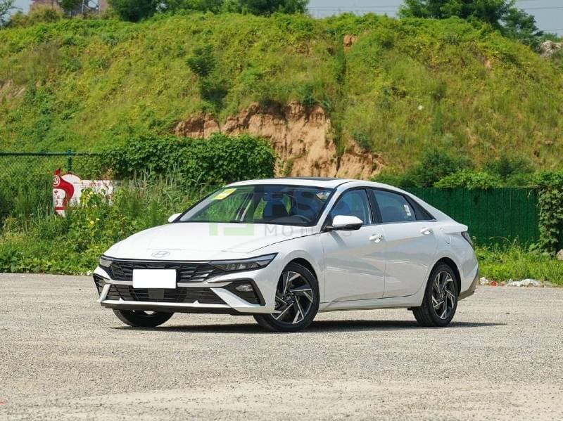 2025 Hyundai Elantra SMART thumbnail 3