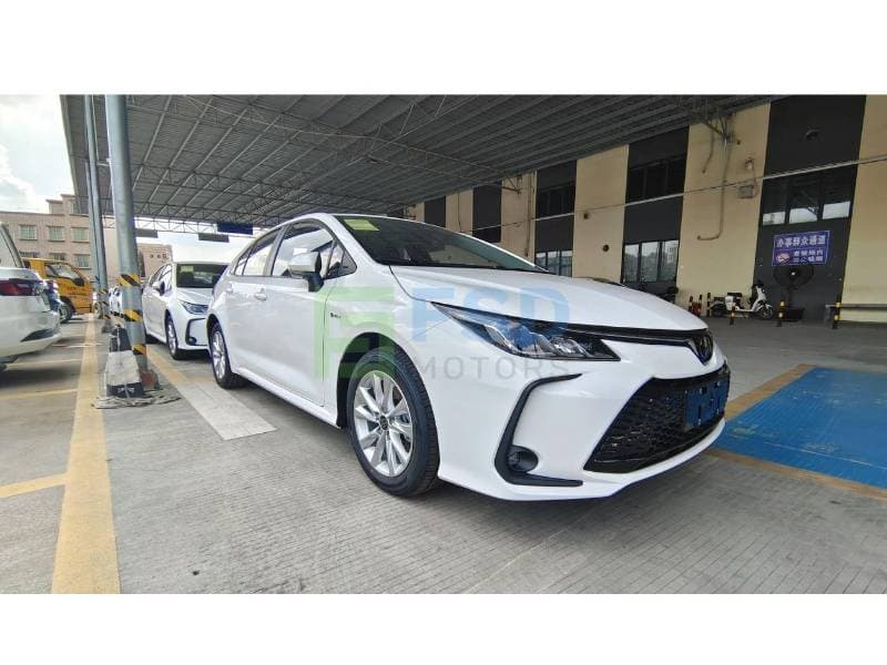 2026 Toyota Corolla XLI HEV thumbnail 3