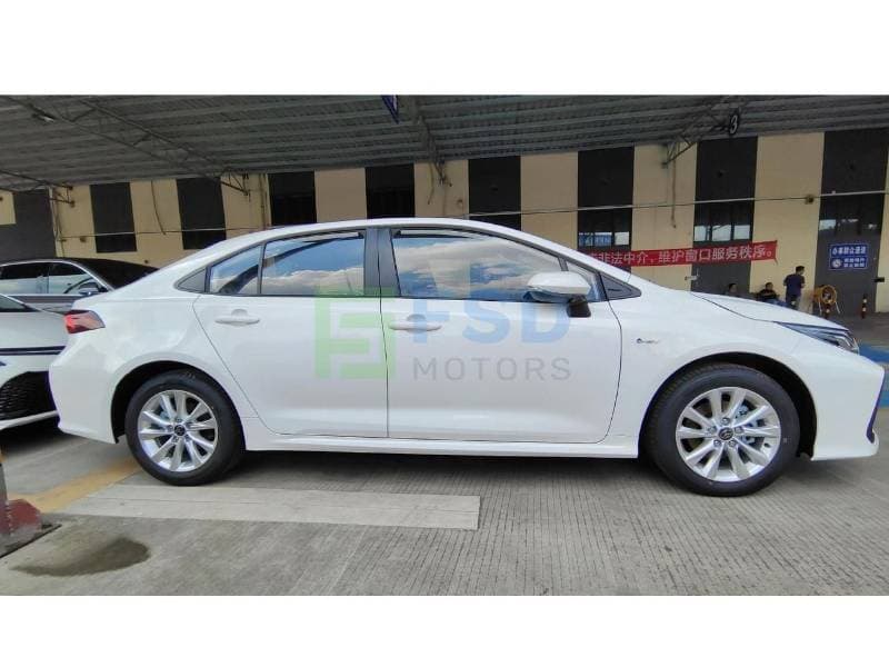 2026 Toyota Corolla XLI HEV thumbnail 2
