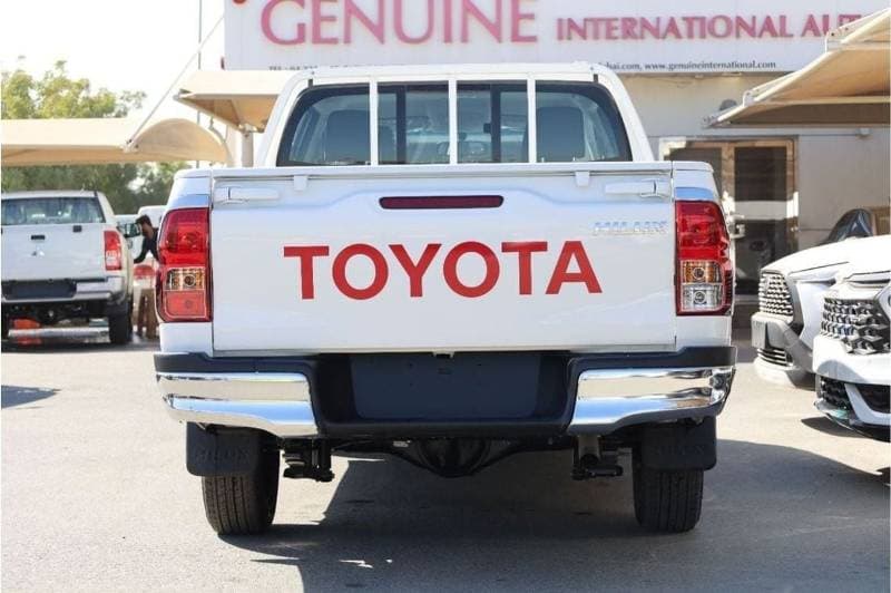 2025 Toyota Hilux GL thumbnail 4