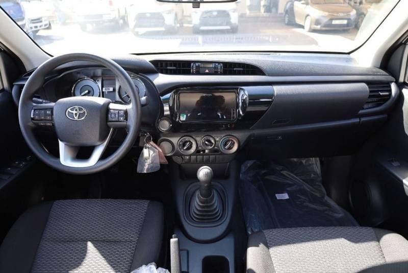 2025 Toyota Hilux GL thumbnail 5