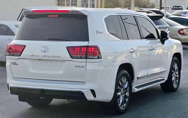 2017 Toyota Land Cruiser GXR thumbnail 3