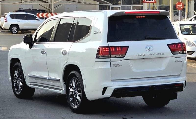 2017 Toyota Land Cruiser GXR thumbnail 4