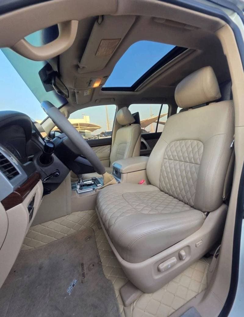 2017 Toyota Land Cruiser GXR thumbnail 7