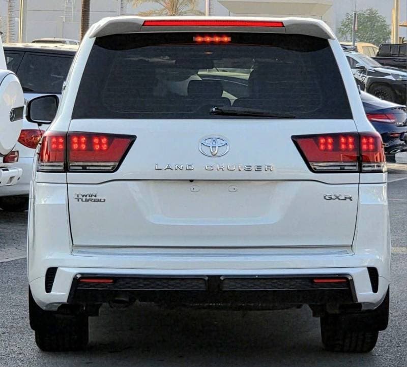 2017 Toyota Land Cruiser GXR thumbnail 5