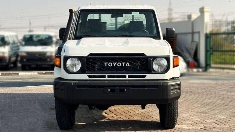 2025 Toyota Land Cruiser Pick Up thumbnail 3