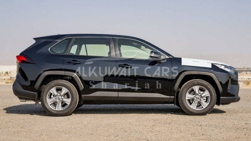 2024 Toyota RAV4 LE thumbnail 4