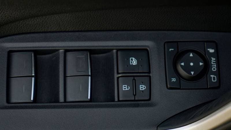 2024 Toyota RAV4 XLE thumbnail 8