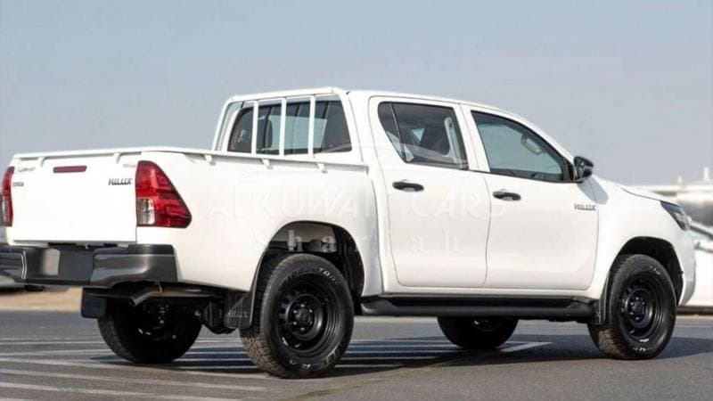 2024 Toyota Hilux GL thumbnail 3
