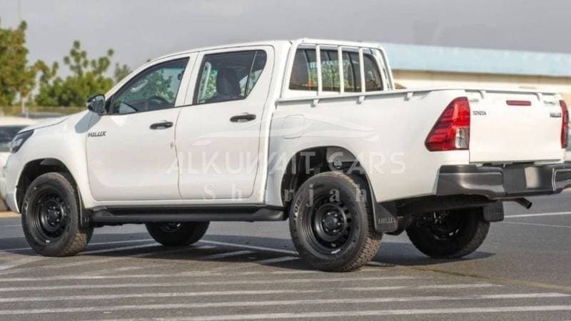 2024 Toyota Hilux GL thumbnail 5