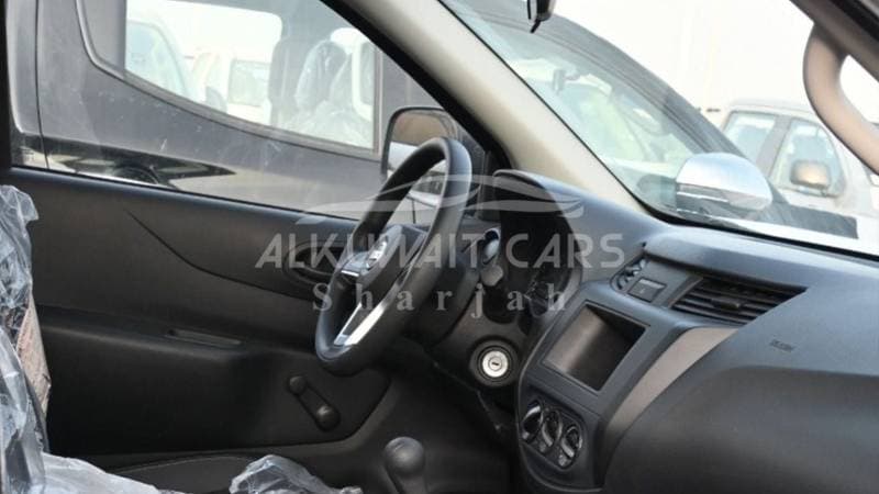 2023 Nissan Navara thumbnail 4
