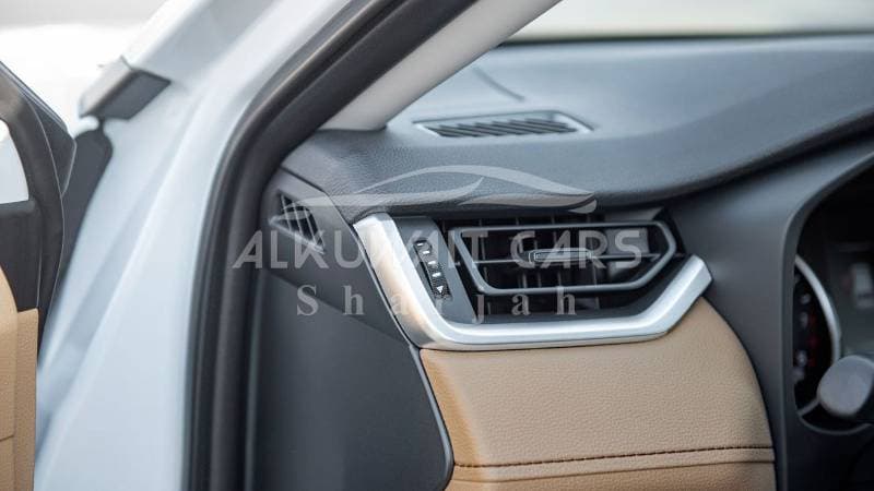 2023 Toyota RAV4 LE HEV thumbnail 7