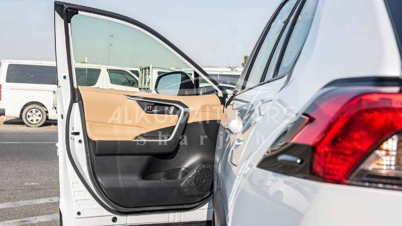 2023 Toyota RAV4 LE HEV thumbnail 8