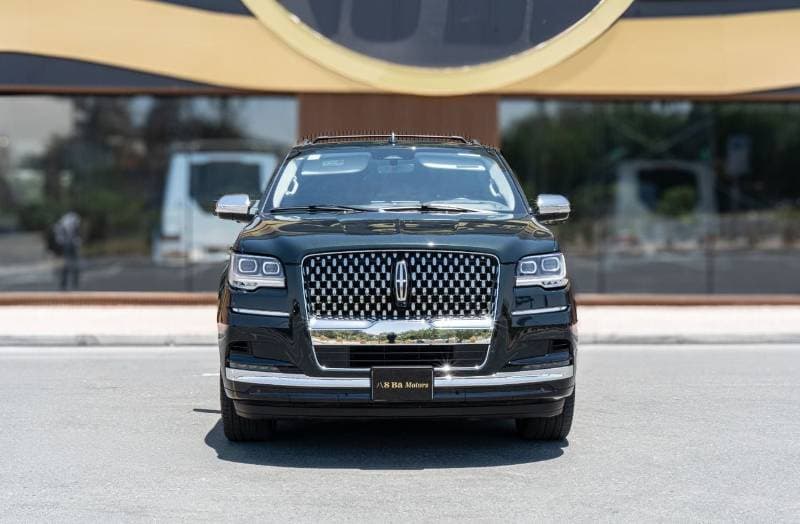 2024 Lincoln Navigator PRESIDENTIAL thumbnail 2