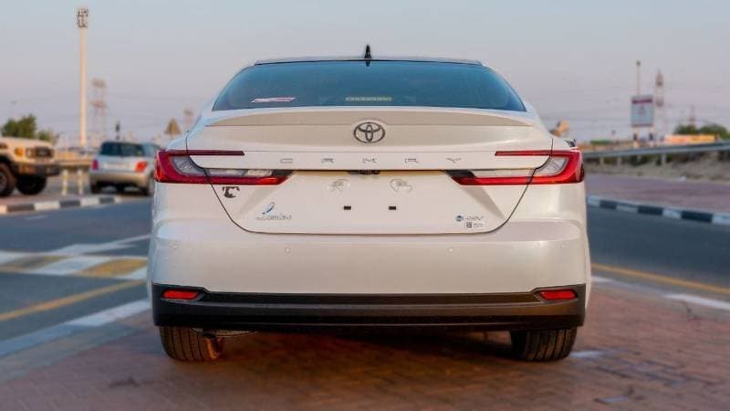 2026 Toyota Camry LUMIERE HEV thumbnail 5